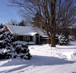 Crescent Lodge & Country Inn