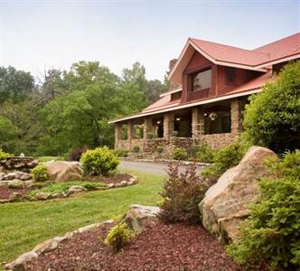 Hilltop Manor Bed & Breakfast