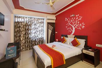 OYO Rooms Sindhi Camp Metro Station 2