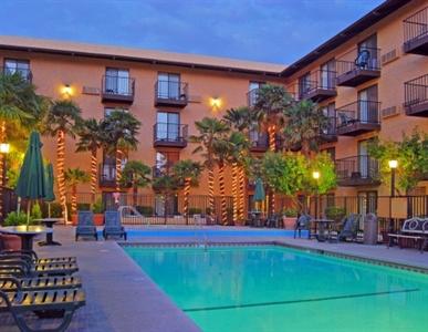 Oxford Suites Lancaster (California)