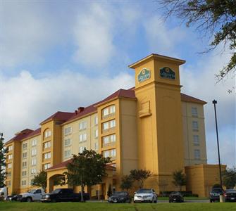 La Quinta Inn & Suites Dallas Arlington 6 Flags Dr