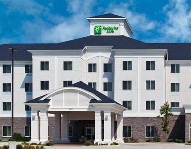 Holiday Inn & Suites Airport