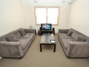 Randwick Self-Contained Two-Bedroom Apartment 332HG