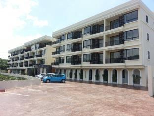 The Lago Condominium