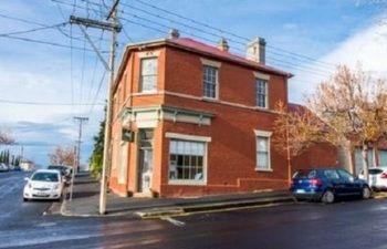 Cowgill House - A Red Awnings Property