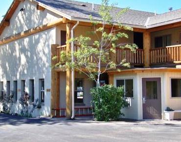 Moose Creek Lodge and Suites