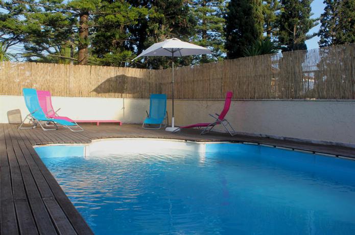 Cascais Cool Hostel Suites & Pool