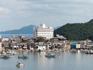 Tomo Seaside Hotel