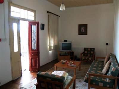 Vouni Lodge