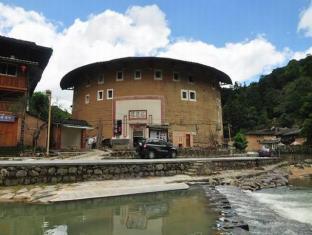 Zhangzhou Tulou Wei Qun Lou Inn