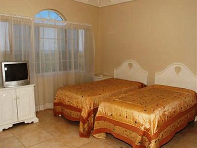 Retreat Guesthouse Luxury Suites