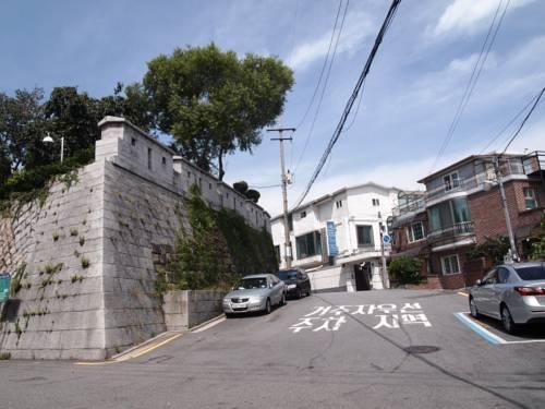B&J Guesthouse