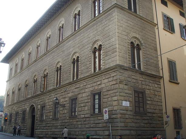 Malenchini 1p with garden view along Arno River