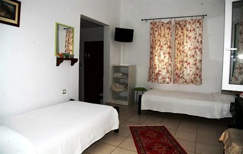 Rozalia's Sivota Rooms & Apts