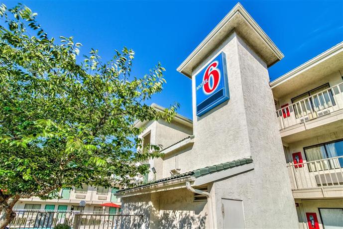 Motel 6 Columbia West