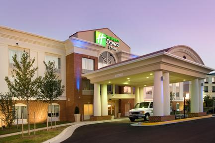 Holiday Inn Express & Suites Alexandria-Fort Belvoir