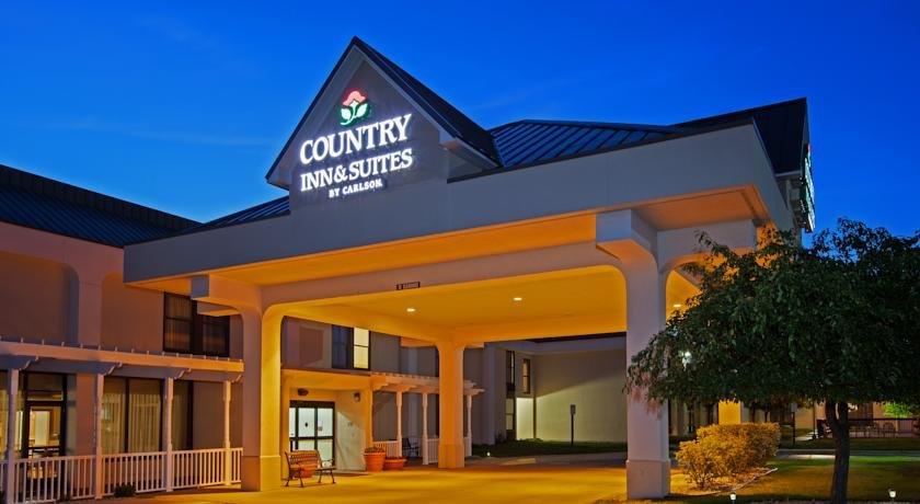 Country Inn & Suites Saginaw