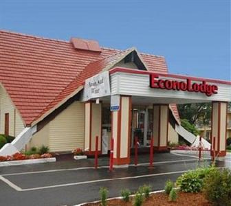 Econo Lodge Inn & Suites Westfield