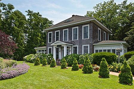 Shorecrest Bed and Breakfast and Beach House