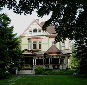 Estabrook House Bed and Breakfast