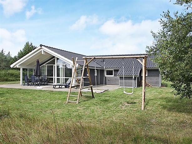 Three-Bedroom Holiday home in Albaek 12