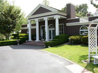 Oak Creek Manor Luxury Bed and Breakfast