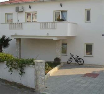 Apartments Milka Povljana