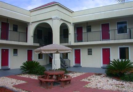 Dunes Inn & Suites