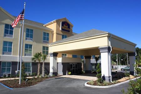 BEST WESTERN Chain of Lakes Inn & Suites