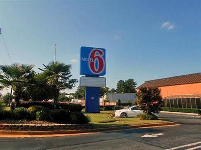 Motel 6 McDonough GA