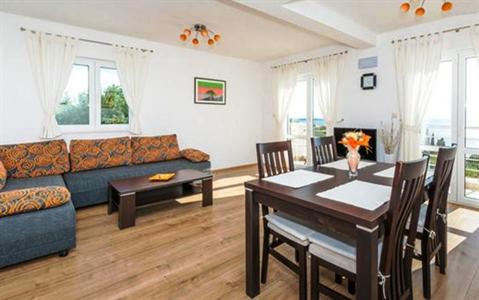 Apartments Maris Mlini