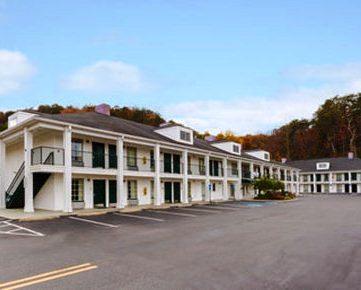 Baymont Inn & Suites Cleveland