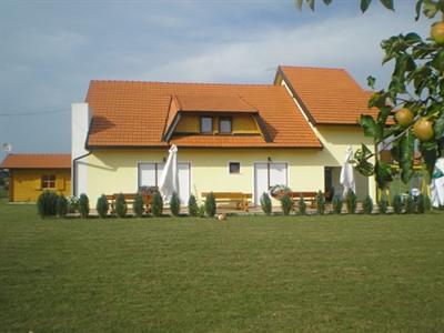 Guest House Tina Rakovica
