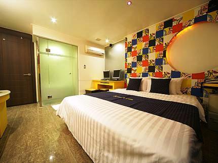 E-Zen Motel