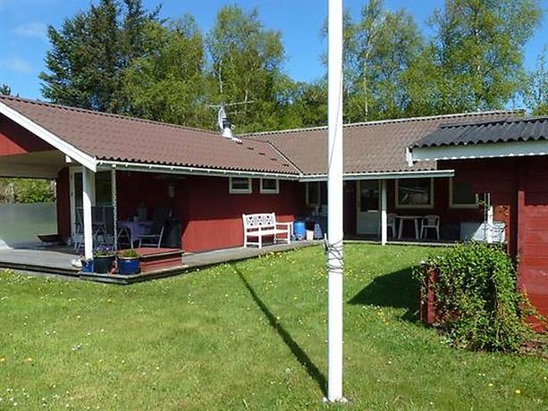 Two-Bedroom Holiday home in Albaek 4