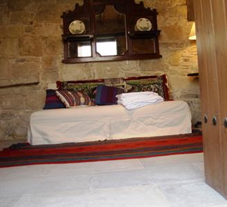 Modus Vivendi Ochre House