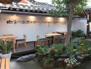 Moggoji Hanok Guesthouse
