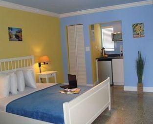 Hollywood Beach Suites Hostel and Hotel