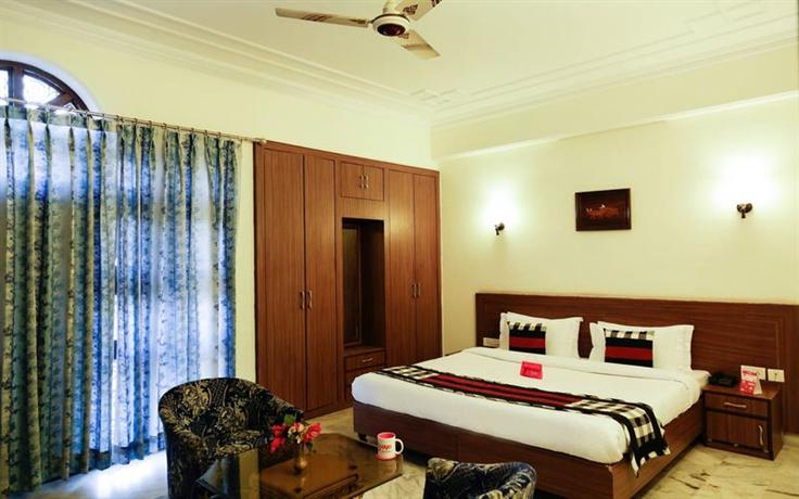 OYO Rooms Raja Park LBS College