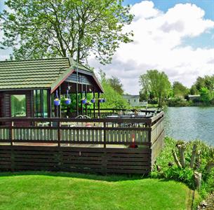 Lake Birds Lodge