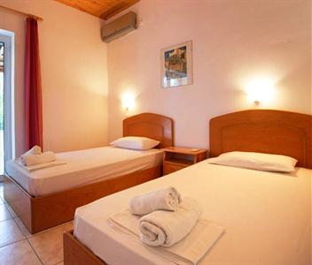 Peroulia Beach Houses