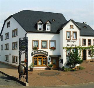 Hotel Weingut Frohliches Weinfass Kenn