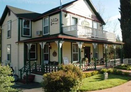 All Seasons Groveland Inn B&B