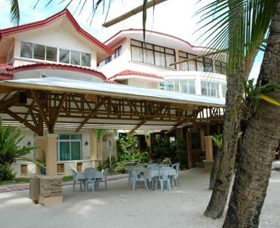 Willy's Beach Club Hotel