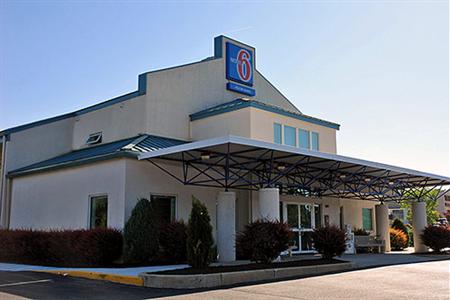 Motel 6 Tewksbury