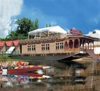 Gurkha Houseboats