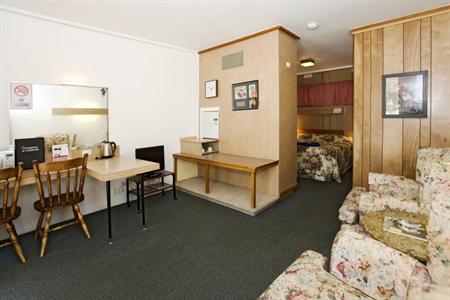 Smerdon Lodge Motel