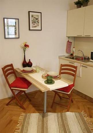 Annas Charles Bridge Apartment Prague