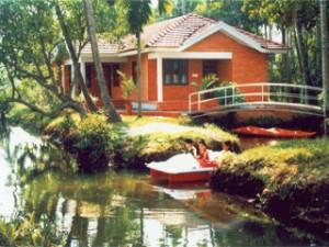 Lake Villas in Kerala