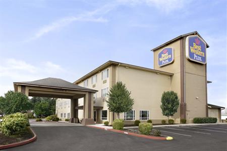 Best Western Plus Cascade Inn & Suites